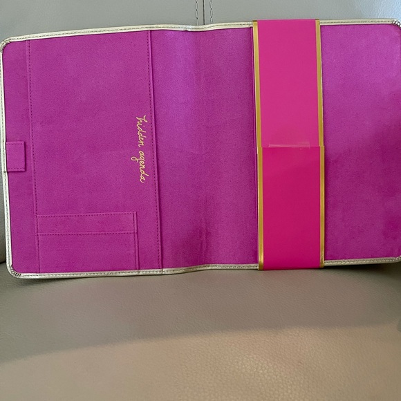 NWT. Lilly Pulitzer Gold Leatherette Agenda - Picture 5 of 7
